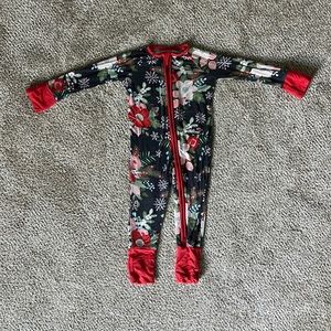 Little sleepies poinsettia zippy in 3-6 months